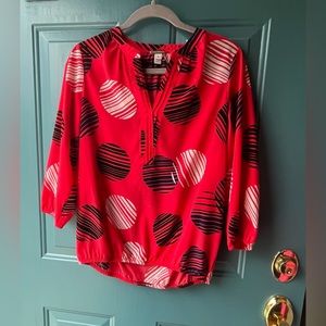 Dana Buchman blouse in cute, eye-catching pattern
